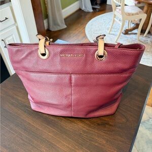 ✨ Michael Kors Bedford Medium Top Zip Leather Shoulder Bag – Burgundy/Wine Red